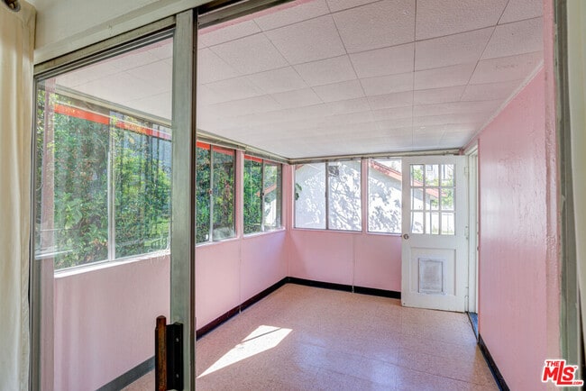 Building Photo - 835 N Ogden Dr