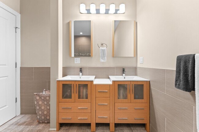 Building Photo - 380 W Broadway