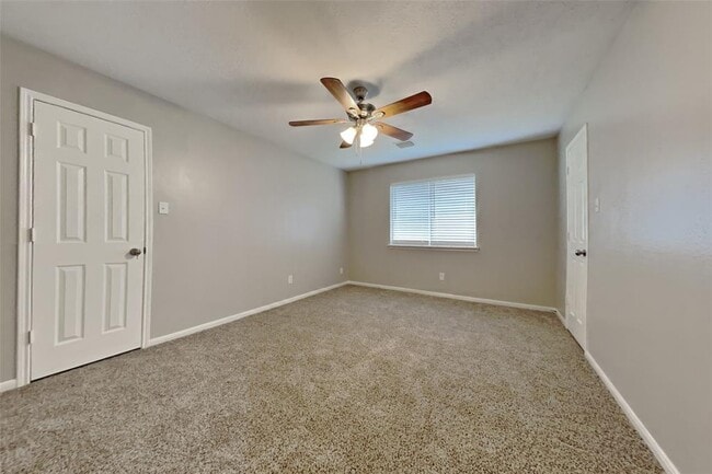 Building Photo - 20415 Drakewood Dr