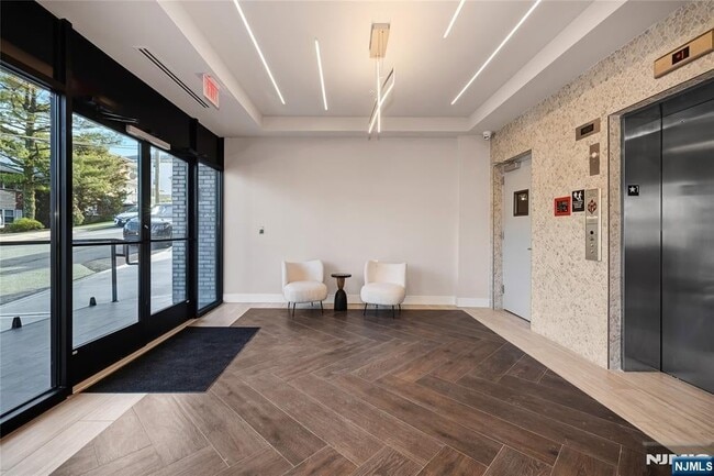 Building Photo - 1435 10th St