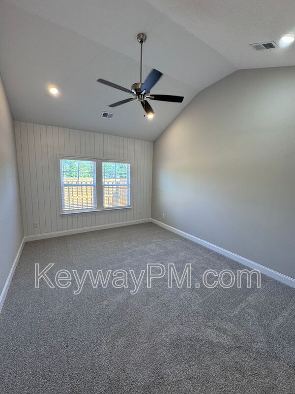 Building Photo - 2106 Denmark Ave SE