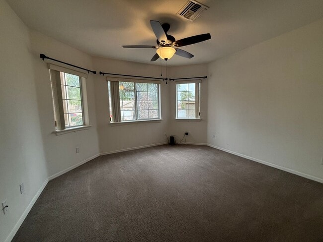Building Photo - Beautifully Landscaped Home in Desert Foothills