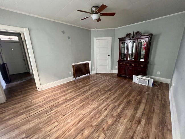 Building Photo - Ambridge - 4 Bedroom, 2 Bath House - Large...