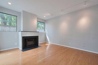 Building Photo - 15 Boulevard Green