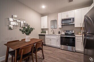 Building Photo - High-End Living, Perfectly Executed!