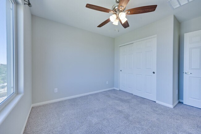 Building Photo - NW!! Solar!!  Gated!!  Bed and bath downst...