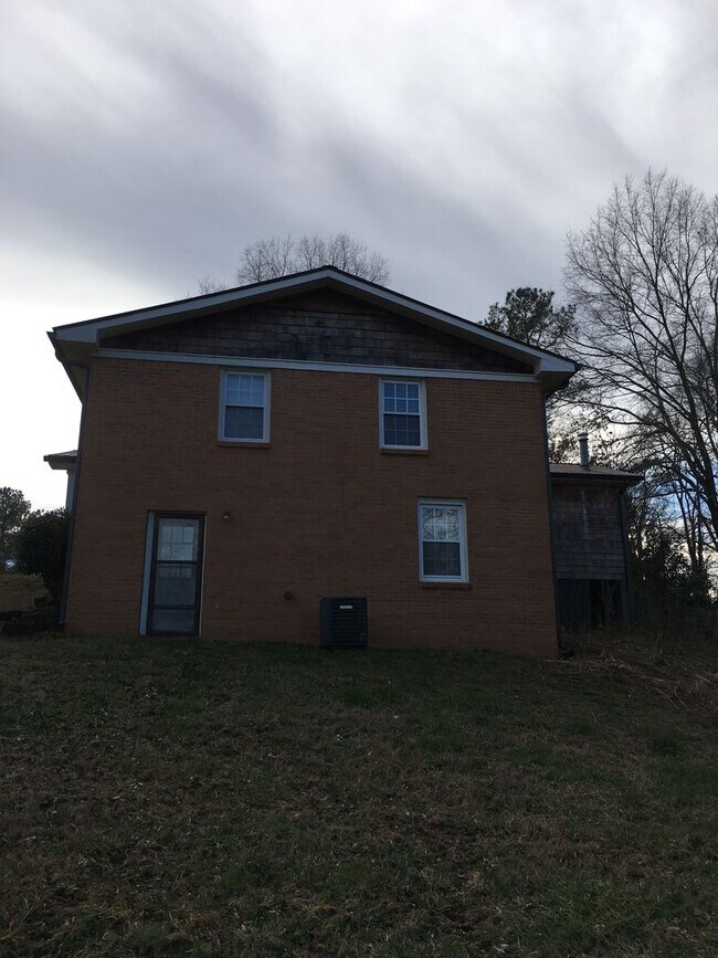 Building Photo - 3/1.5 Country House in Adairsville $1,595