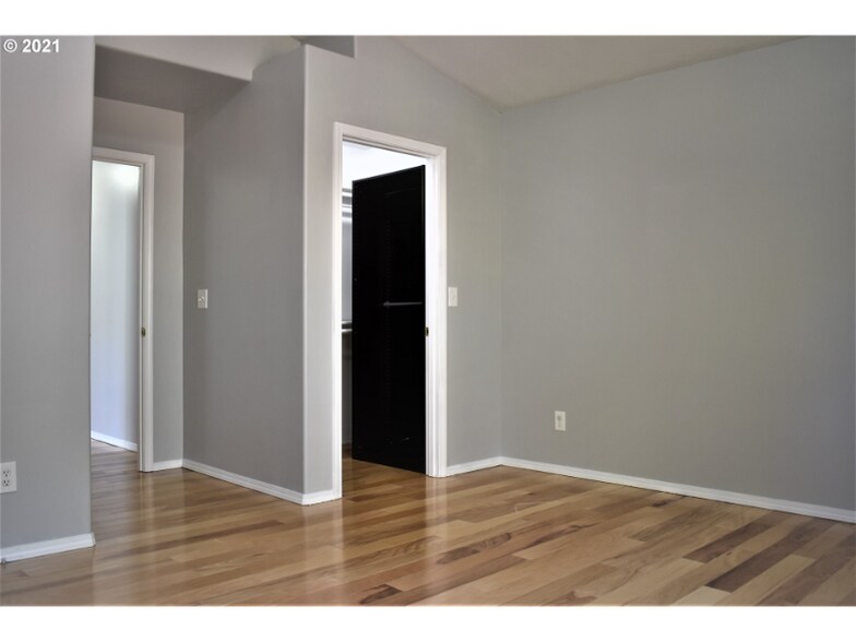 Building Photo - 5511 SE 130th Ave