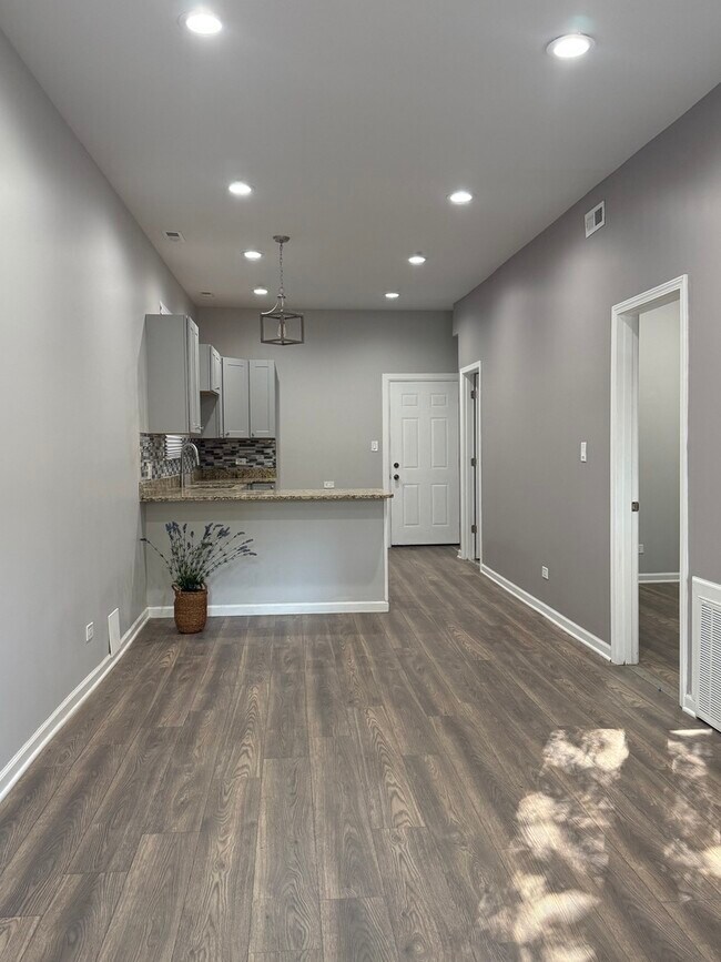 Building Photo - 2812 S Trumbull Ave