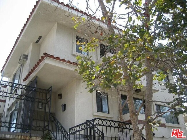 Primary Photo - 3648 Motor Ave