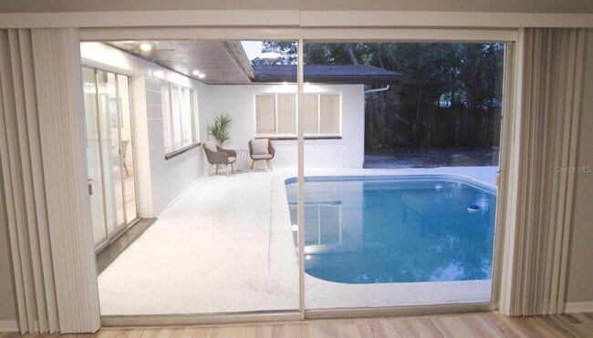 Building Photo - 405 Shore Dr E