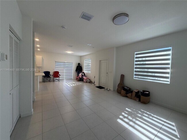 Building Photo - 145 SW 184th Ave