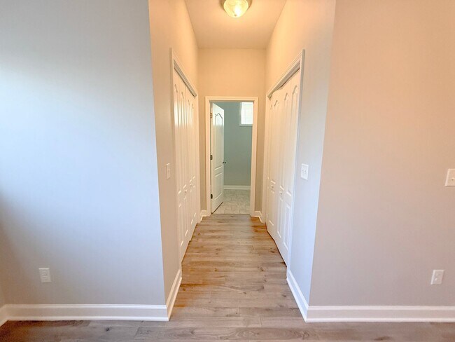 Building Photo - Spacious 4-Bedroom Home with Large Yard and Dual Garages in Cookeville