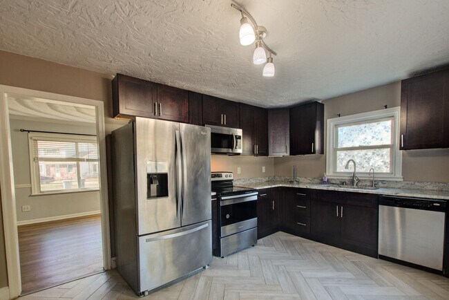 Building Photo - 200 Cynthia Dr