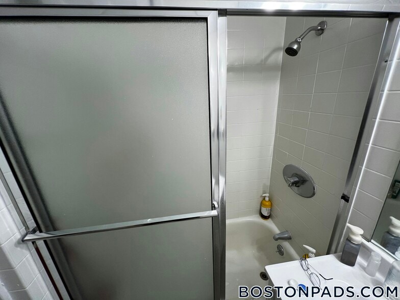 Building Photo - 62 Boylston St