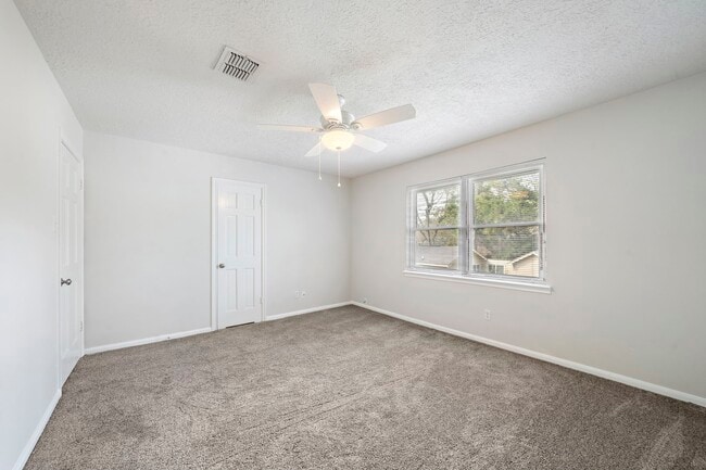 Building Photo - 6302 Hickorycrest Dr