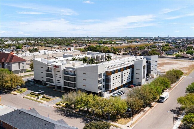 Building Photo - 26 Travis St