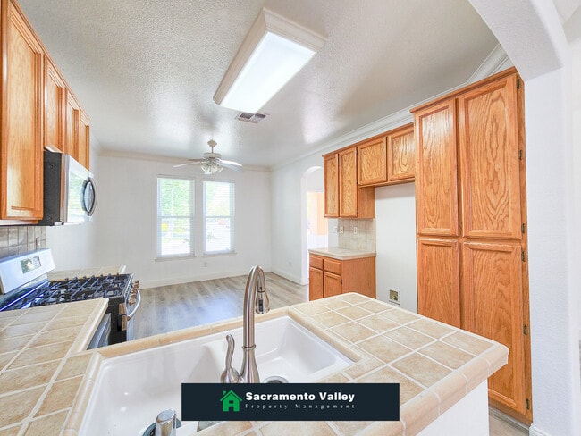 Building Photo - 1901 Yarnell Way