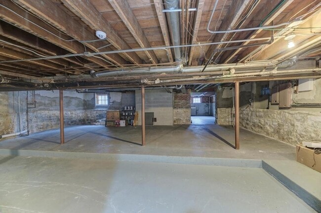Building Photo - 1499 Sheridan Rd