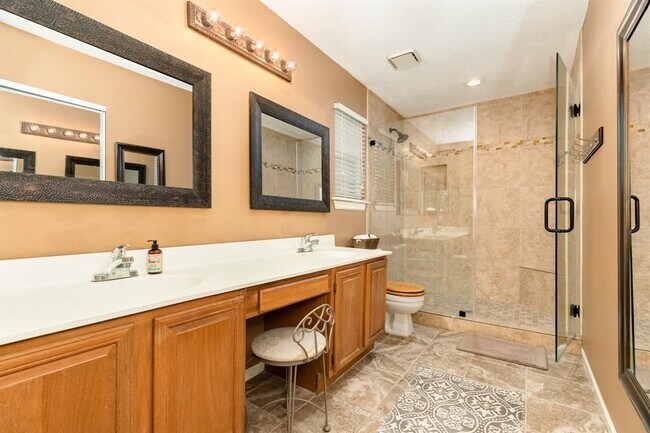 Building Photo - 2435 Country Pl Dr