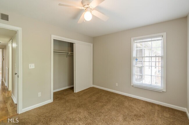 Building Photo - 3097 Colonial Way