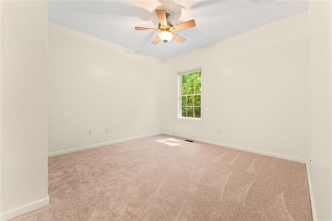 Building Photo - 307 Willow Brook Ln