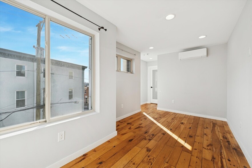 Building Photo - 2521 E Dauphin St