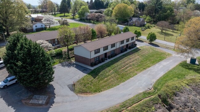 Building Photo - Newly Remodeled 1 Bedroom Condo in Prime Location! No Pets