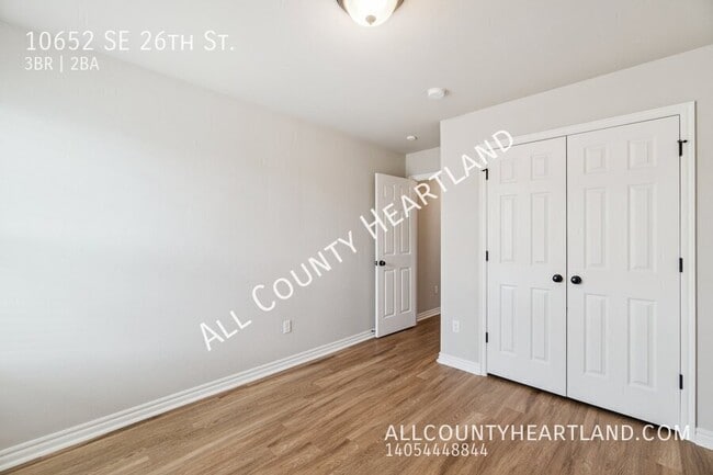 Building Photo - 10652 SE 26th St