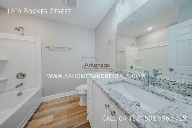 Building Photo - 1604 S Booker St