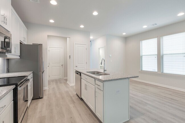 Building Photo - Gorgeous 4/3 w/ 2-Car Garage in New Hawthorne Station Subdivision in College Park!