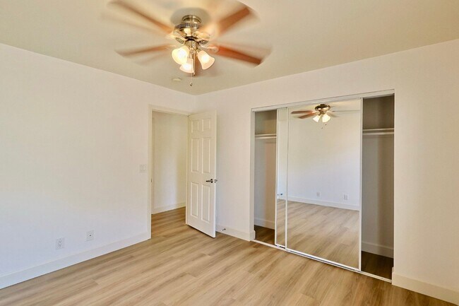 Building Photo - 3181 Pinehurst Dr