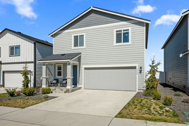 Building Photo - Beautiful 2022 Built Home With Views!