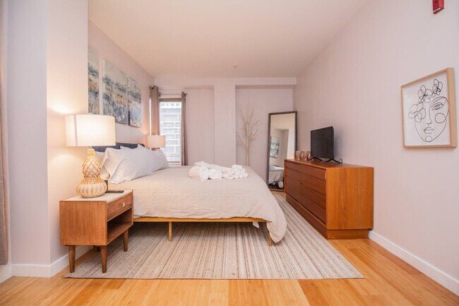 Building Photo - 24 Miner St