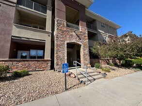 Building Photo - Large 3 bedroom condo with 2 bathrooms!