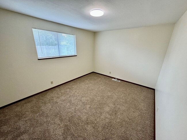Building Photo - Pet-Friendly House In South Corvallis
