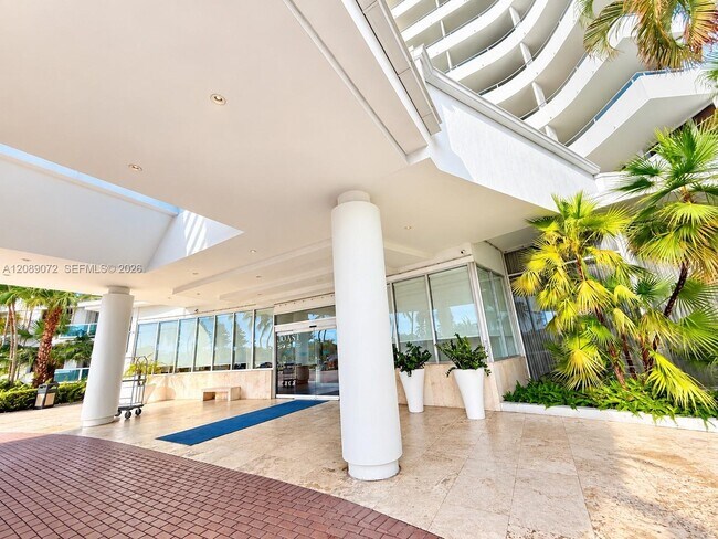 Building Photo - 5161 Collins Ave