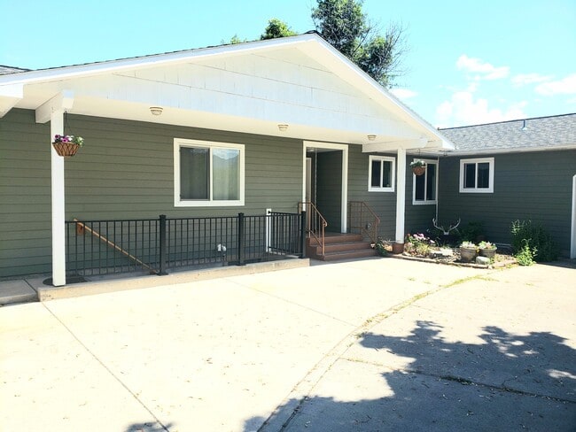 Primary Photo - 2104 27th Ave
