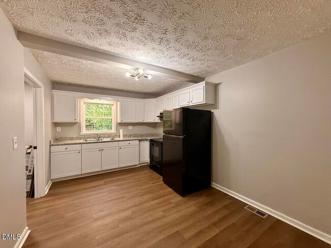 Building Photo - 1002 E Harnett St