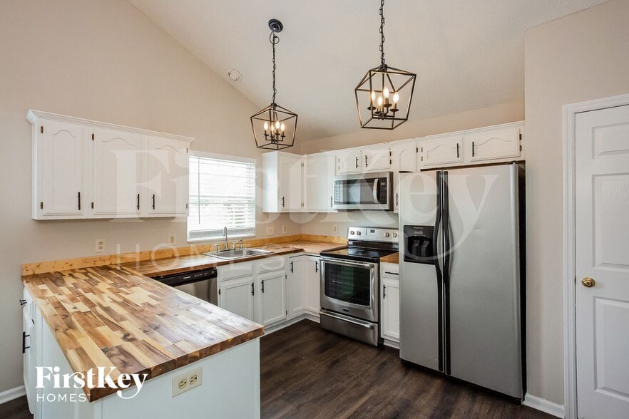 Building Photo - 9466 Fairview Pkwy