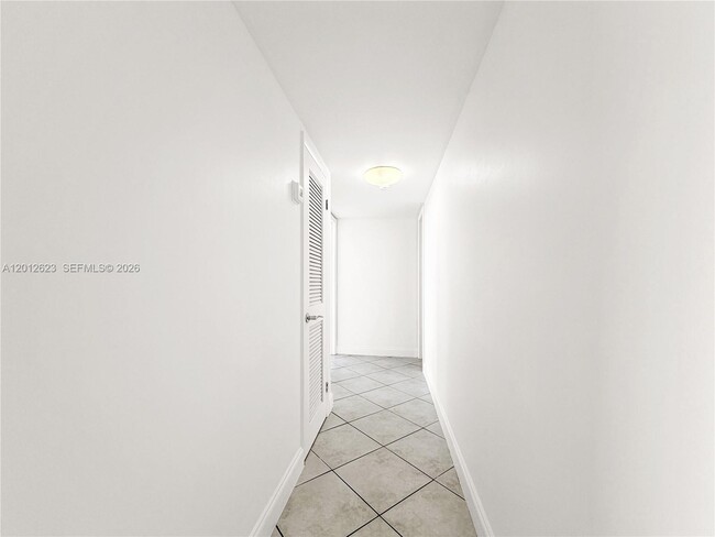 Building Photo - 1455 N Treasure Dr