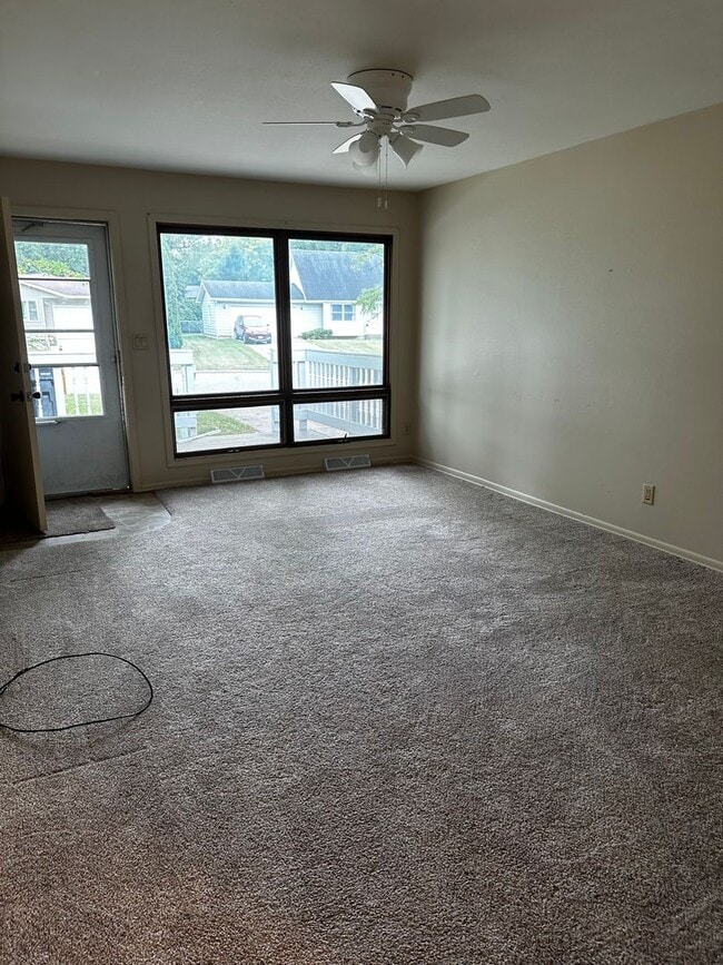 Building Photo - 1837-1837 Post Rd