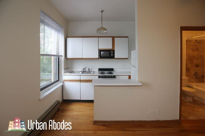 Building Photo - 633 W Barry Ave