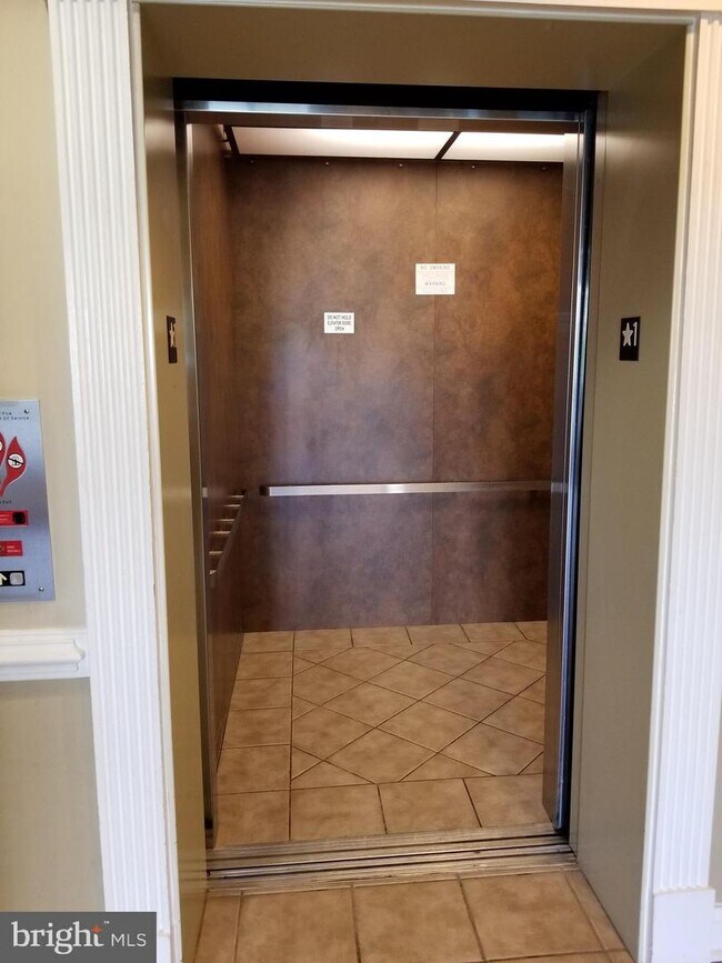 Building Photo - 12824 Clarksburg Square Rd