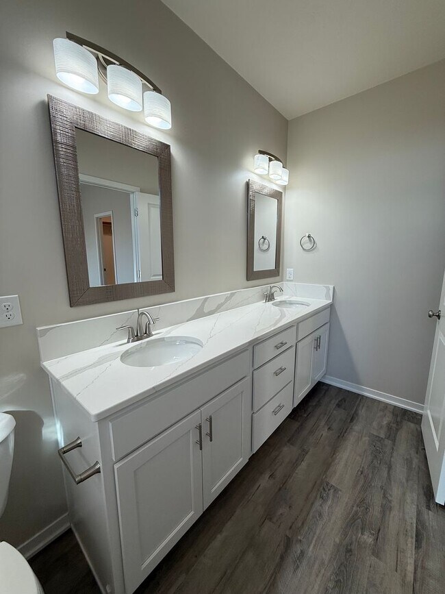 Building Photo - Located in SE Lincoln! Newer ranch townhome with 2 stall garage. Spacious 3 bedrooms/3 bathroom, ...