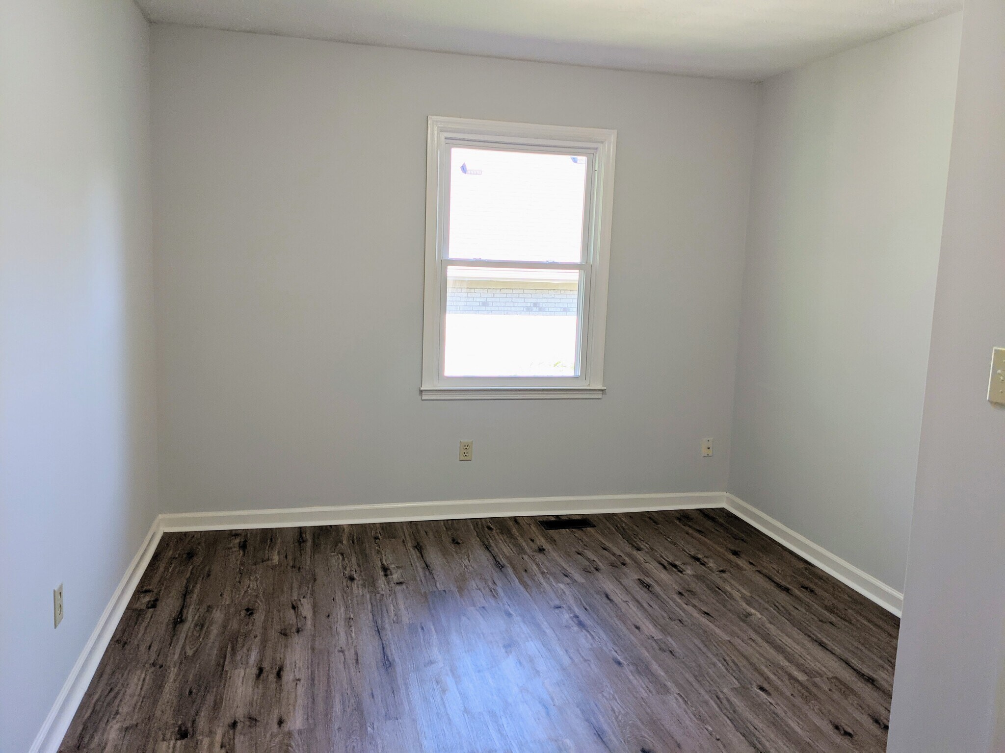 Left Upstairs bedroom with walk-in closet. - 3221 Hunters Point Dr