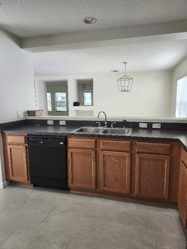 Building Photo - 13667 Phoenix Dr