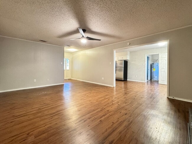 Building Photo - 405 Cypress Cir