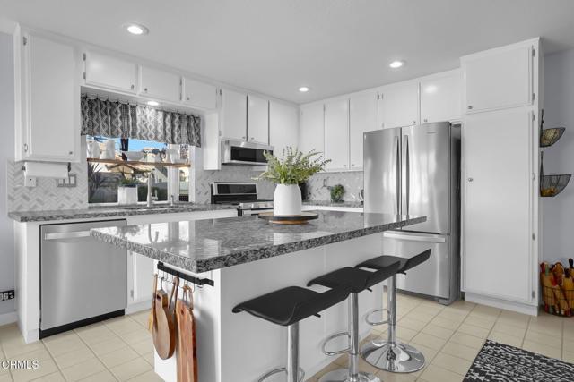 Building Photo - 885 Oakland Hills Dr