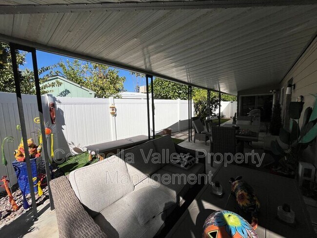 Building Photo - 421 S Paseo Laredo